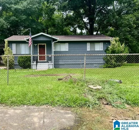 741 Roosevelt Ave, Talladega, AL 35160