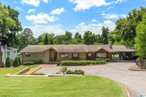 2225 Peacock Ln, Mountain Brook, AL 35223