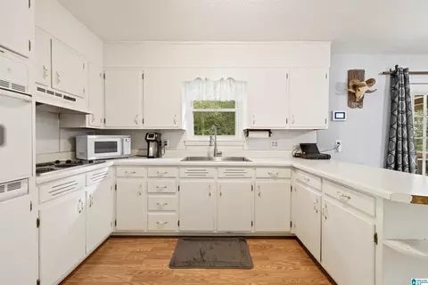Kitchen - 140 Armstrong Loop, Hayden, AL 35079 photo 2 of 3