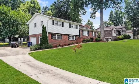 2336 Mountain Oaks Ln, Hoover, AL 35226