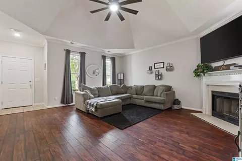 1009 Pine Valley Dr, Calera, AL 35040