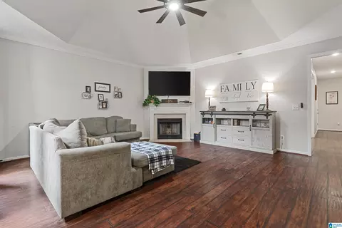 1009 Pine Valley Dr, Calera, AL 35040