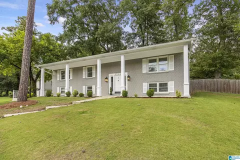 2301 Crossgate Trl, Vestavia Hills, AL 35216