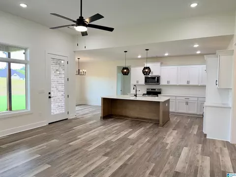 Living - 170 Crest Loop Rd, Clanton, AL 35045 photo 1 of 4