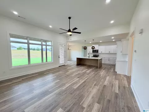 Living - 170 Crest Loop Rd, Clanton, AL 35045 photo 2 of 4