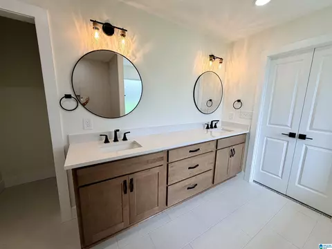 Bath - 170 Crest Loop Rd, Clanton, AL 35045 photo 6 of 9