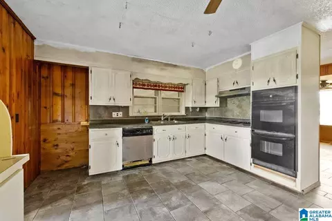 Kitchen - 1120 Valley Rd, Oneonta, AL 35121 photo 1 of 2