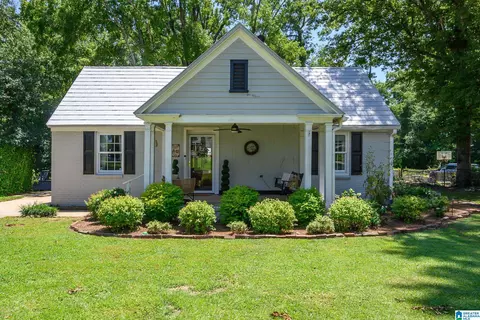 105 Lake St, Trussville, AL 35173