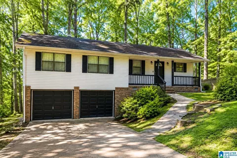 1597 Shelia Dr, Weaver, AL 36277