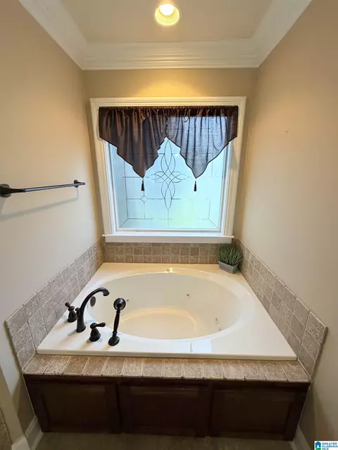 Bath - 120 Maplewood Dr, Clanton, AL 35045 photo 4 of 6