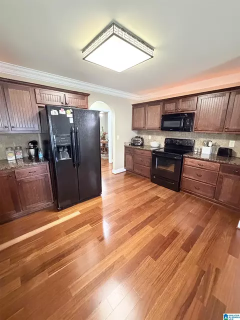Kitchen - 120 Maplewood Dr, Clanton, AL 35045 photo 4 of 6