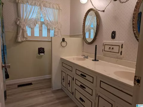 Bath - 1815 Glendale Dr, Clanton, AL 35045 photo 2 of 2