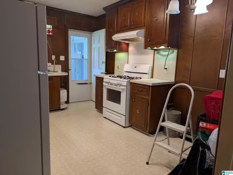 Kitchen - 1815 Glendale Dr, Clanton, AL 35045 photo 1 of 2