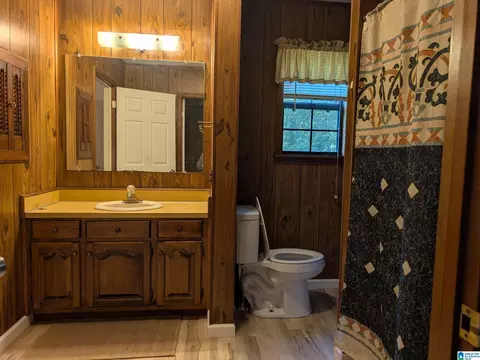 Bath - 1815 Glendale Dr, Clanton, AL 35045 photo 1 of 2