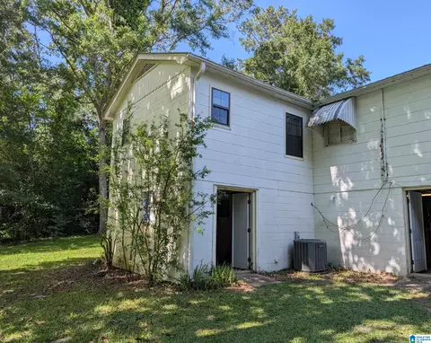 Exterior - 1815 Glendale Dr, Clanton, AL 35045 photo 3 of 7