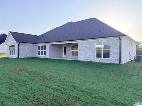 Exterior - 100 Crest Loop Rd, Clanton, AL 35046 photo 3 of 6