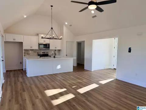 Living - 100 Crest Loop Rd, Clanton, AL 35046 photo 1 of 2