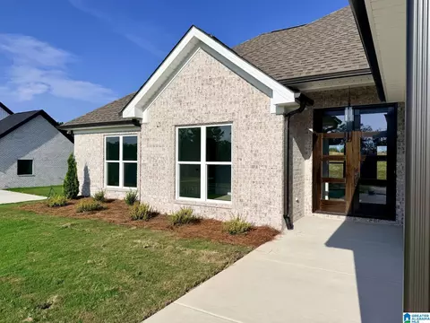 Exterior - 100 Crest Loop Rd, Clanton, AL 35046 photo 2 of 6