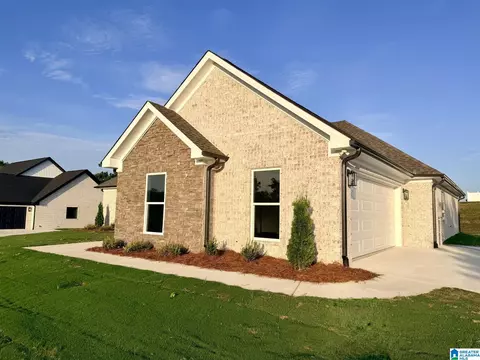 Exterior - 100 Crest Loop Rd, Clanton, AL 35046 photo 4 of 6