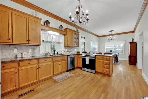 Kitchen - 40 Forest Ln, Warrior, AL 35180 photo 2 of 3