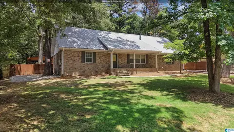 2028 Weeping Willow Ln, Hoover, AL 35216
