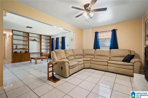 Living - 5310 Forest Park Dr, Mobile, AL 36618 photo 1 of 2
