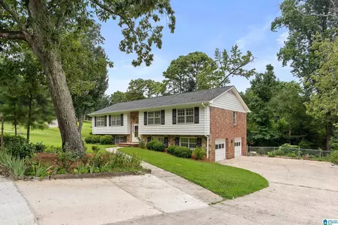 2601 Fargo Dr, Vestavia Hills, AL 35226