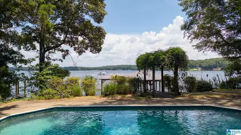 400 River Oaks Dr, Cropwell, AL 35054