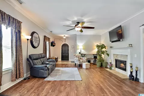4846 Mountain Gap Dr, Bessemer, AL 35022