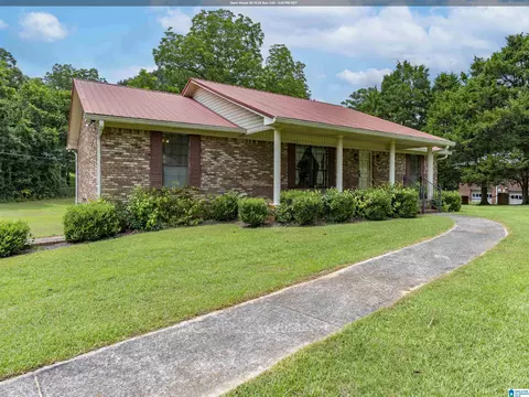 226 Highland Dr, Hueytown, AL 35023