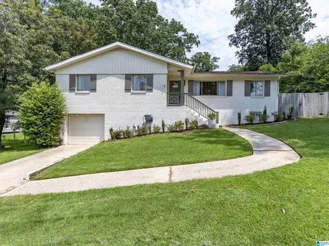 1414 Linda Vista Ln, Vestavia Hills, AL 35226