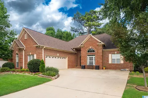 8677 Highlands Dr, Trussville, AL 35173