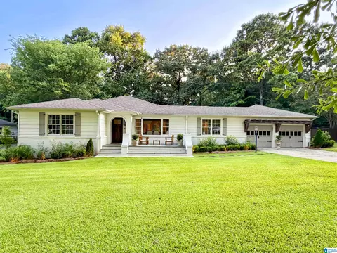 2536 Mountain Woods Dr, Vestavia Hills, AL 35216