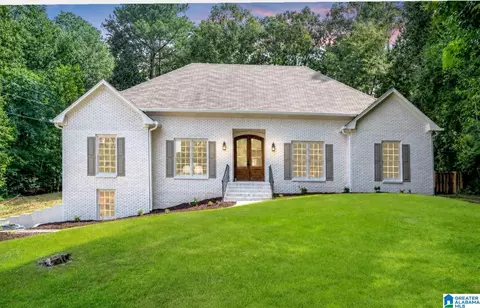 1147 Riverchase Pkwy W, Hoover, AL 35244