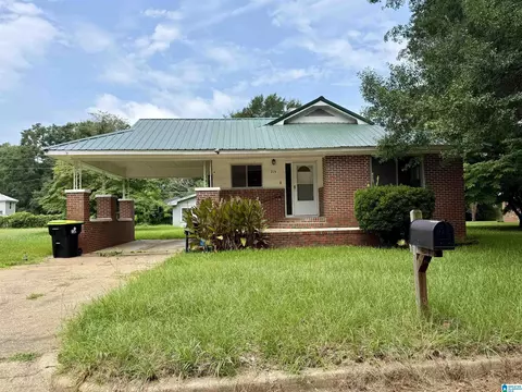 215 S Davis Ave, Sylacauga, AL 35150