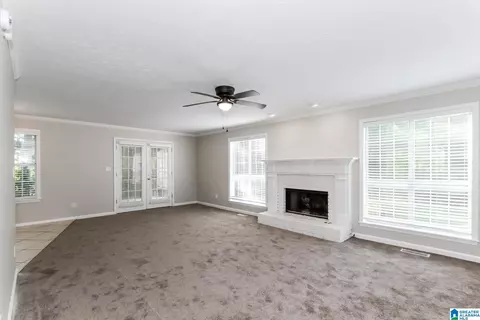 Living - 103 Comanche Cir, Alabaster, AL 35007 photo 2 of 4