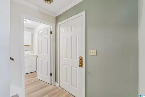 Entry Way - 210 17th St E, Jasper, AL 35501 photo 2 of 3