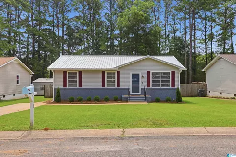 1313 25th Ave N, Hueytown, AL 35023