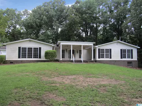 1352 Golden Forest Dr, Bessemer, AL 35022