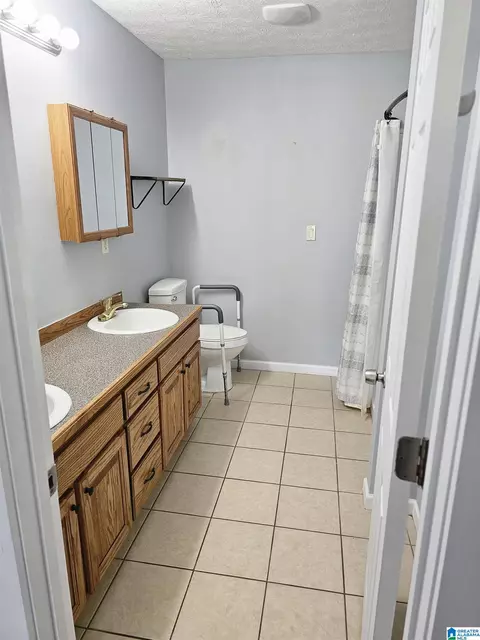 Bath - 1025 County Road 370, Clanton, AL 35045 photo 2 of 2