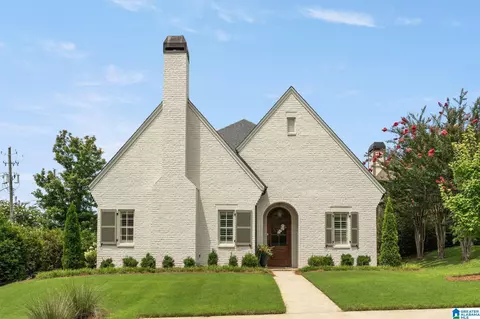 918 Chestnut St, Vestavia Hills, AL 35216