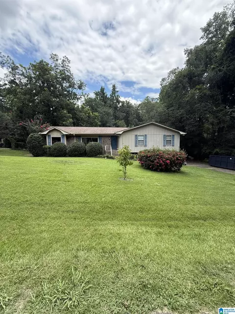 204 Laurel Dr, Gardendale, AL 35071
