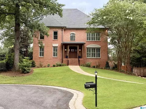 2804 Crosswood Cir, Vestavia Hills, AL 35216