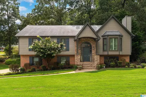 109 Saint Charles Dr, Helena, AL 35080