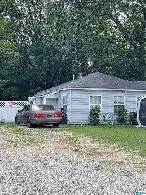 121 Houston Dr, Bessemer, AL 35020