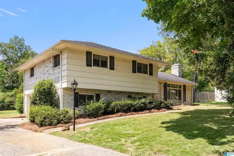 2204 Brookdale Ln, Vestavia Hills, AL 35216