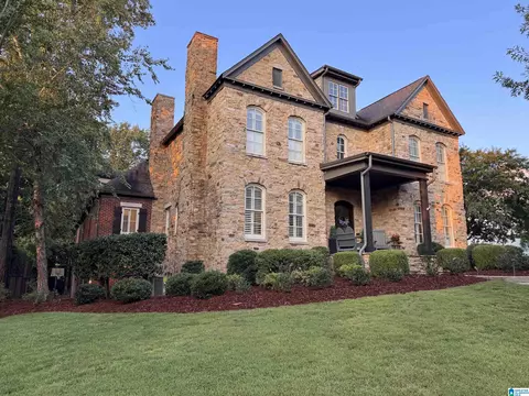 628 Founders Park Dr W, Hoover, AL 35226
