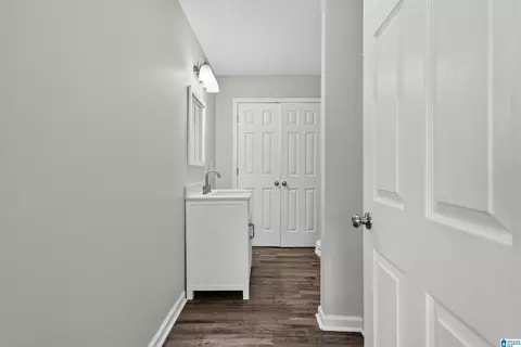 Entry Way - 386 Miranda Rd, Warrior, AL 35180 photo 5 of 5