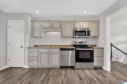 Kitchen - 386 Miranda Rd, Warrior, AL 35180 photo 1 of 2