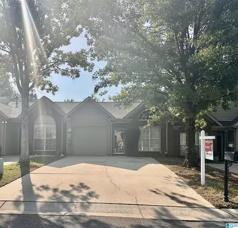 574 Cahaba Manor Dr, Pelham, AL 35124